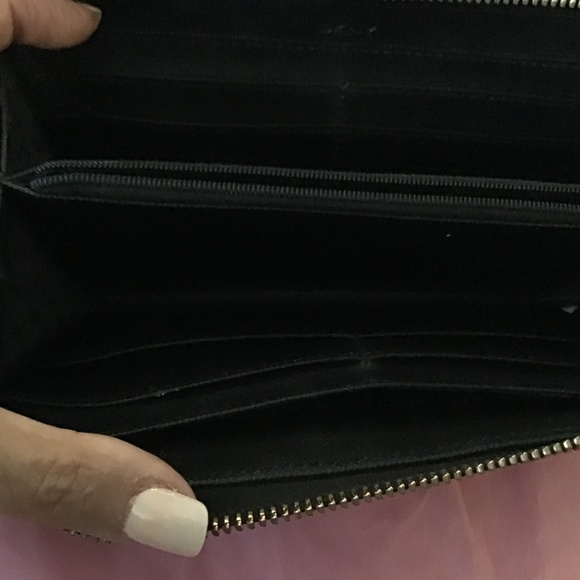 DKNY Large Black Pebbled Leather Zip Around Wallet - Picture 3 of 4